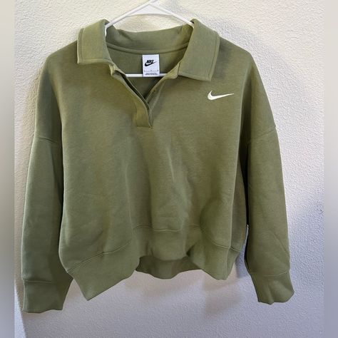 Brand New, Never Worn Sage Green Nike Crewneck, Slightly Cropped, Women’s Large Vintage Nike Clothing, Green Nike Crewneck, Crewnecks For Women, Clothes To Buy, Nike Crewneck Sweatshirt, Nike Crewneck, Cold Fits, Nike Sweaters, Cropped Crewneck