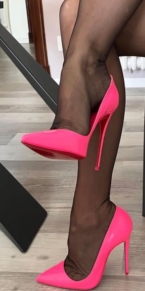 Pink Louboutin Heels, Louboutin Heels Outfit, Pink Louboutins, Orange High Heels, Men High Heels, Pretty Heels, Very High Heels, Elegant High Heels, Pink High Heels