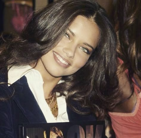 Adrina Lima, ليلي كولينز, Adriana Lima Young, Adriana Lima Style, 00s Mode, Vs Models, Model Aesthetic, Victoria Secret Angels, Feminine Aesthetic