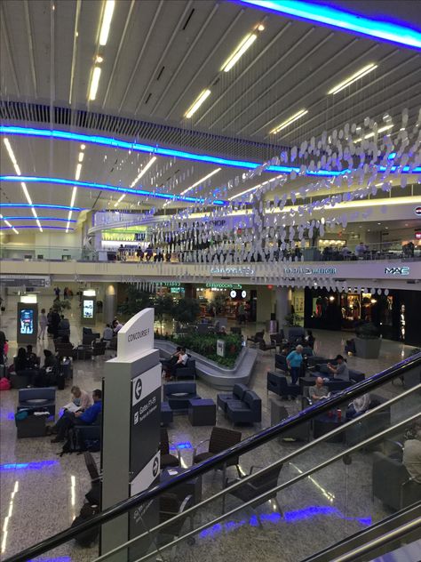 Atl Airport Aesthetic, Atlanta Airport Aesthetic, Atlanta Georgia Airport, Airport Escalator, Laura Core, Atl Airport, Airport Aesthetics, Atlanta Georgia Downtown, Houston Trip