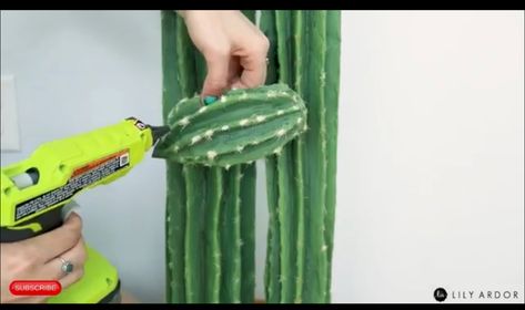 DIY Desert Cactus craft Diy Cactus Decor, Diy Desert, Diy Cactus, Artificial Cactus, Cactus Craft, Cactus Diy, Cactus Decor, Pool Noodles, Desert Cactus