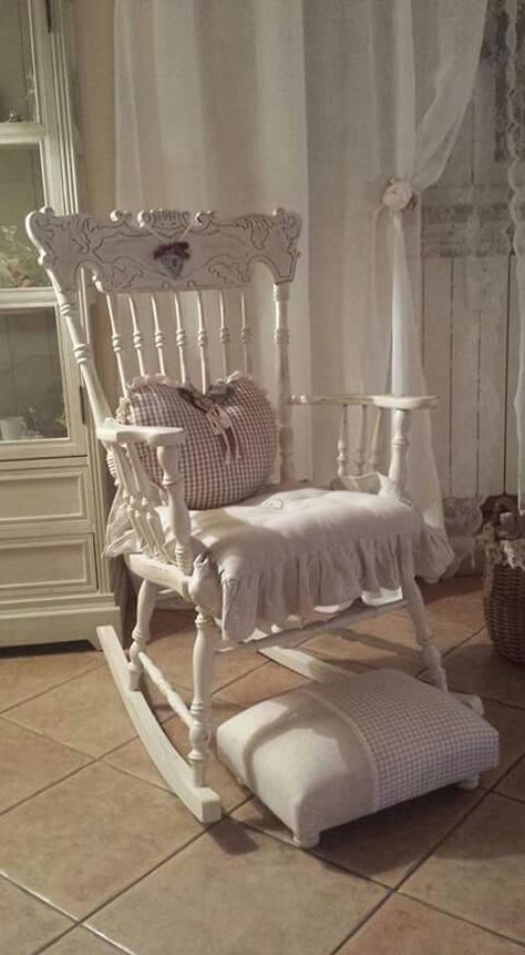 Shabby style Rocking Chair Aesthetic, Shabby Chic Rocking Chair, Painted Rocking Chairs, Diy Rocking Chair, Vintage Rocking Chair, Rocking Chair Porch, Rocking Chair Nursery, Aesthetic Living Room, Shabby Chic Room