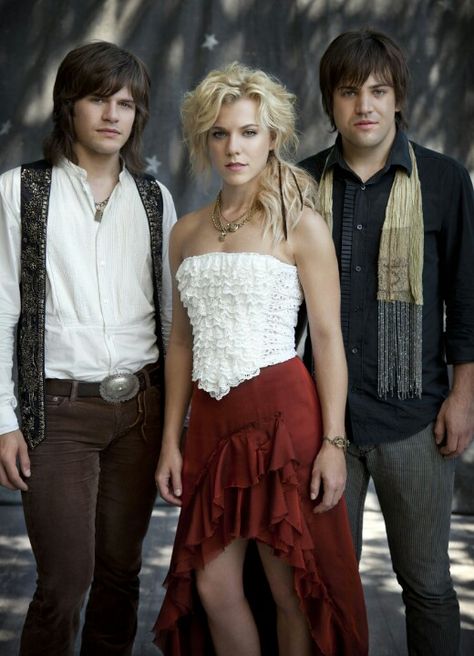 The Band Perry. All your life Band Perry, The Band Perry, Country Bands, Between Two Worlds, O2 Arena, Country Music Lyrics, Country Music Artists, Shania Twain, Country Music Stars