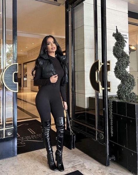 Kylie Jenner Birthday Outfit, Black Outfits Ideas, Kylie Jenner Birthday, Catsuit Outfit, All Black Outfits, Professional Model, Looks Black, Black Outfits, All Black Outfit