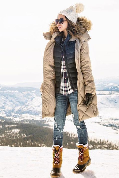 Women Snow Boots Outfit Ideas picture 6 Snow Boots Outfit, Cute Snow Boots, Snow Outfits For Women, Snow Day Outfit, Winter Mode Outfits, Mode Mantel, Winter Boots Outfits, New York Winter, Winter Outfits Cold