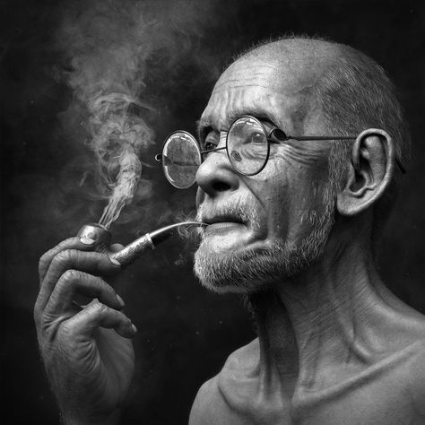 Backgrand Instagram, Realistic Shading, Hyperrealistic Drawing, Old Man Pictures, Black And White Photography Portraits, Point Art, Old Man Portrait, Pencil Portrait Drawing, Realistic Sketch