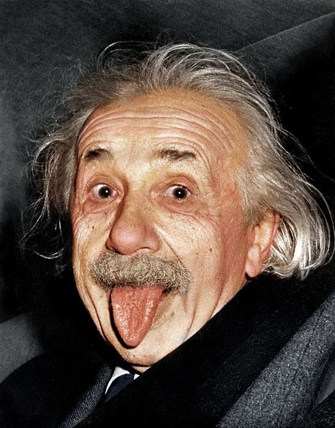 Albert Einstein's favorite and most famous photo of him sticking his tongue out at the camera on his 74th Birthday. Einstein Tongue, Funny Einstein, Albert Einstein Facts, Albert Einstein Photo, 얼굴 드로잉, 얼굴 그리기, Albert Einstein Quotes, Einstein Quotes, Nagasaki