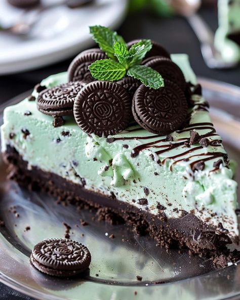 No Bake Oreo Mint Cheesecake, Mint Pie No Bake, Mint Oreo Cheesecake, Mint Pie, Mint Chocolate Cheesecake, Mint Desserts, Mint Cheesecake, No Bake Oreo Cheesecake, Mint Oreo