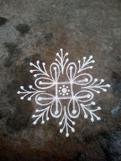 Easy Jhoti Design, Pattern Design Drawing, Easy Rangoli Designs Videos, Very Easy Rangoli Designs, Rangoli Designs Photos, Rangoli Designs Simple Diwali, Easy Rangoli Designs Diwali, Rangoli Side Designs, Simple Flower Design