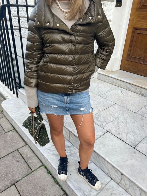 Scandinavian Style Outfit, Scandinavian Style Clothes, Dior Fashion Week, Scandinavian Outfit, European Fashion Summer, Girl's Swag, Denim Jacket Outfit, Herno Jacket, Stockholm Style