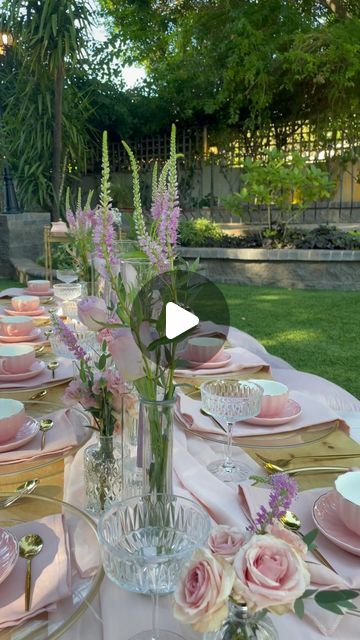 Events by Afternoon Picnics on Instagram: "Bridgerton themed picnic 🧺   .  .  .  #teapartytheme #bridgerton #picnics #ladywhistledown #bridalshower #garden #afternoontea #pinkpinkpink #pinkandpurple #bridgertontheme #prettylittlething #teapartyideas" Bridgerton Bridal Shower Ideas, Bridgerton Picnic, Diy Afternoon Tea, Bridgerton Tea Party, Themed Picnic, Tea Party Theme, Picnic Table, Afternoon Tea, Tea Party