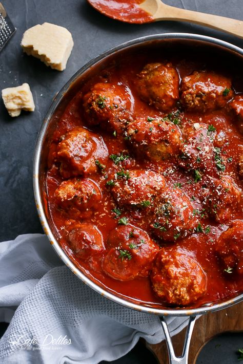 Turkey Pesto and Garlic Meatballs Savory Fall Recipes, Turkey Pesto, Garlic Meatballs, Turkey Mince Recipes, Cheesy Meatballs, Low Carb Meatballs, Beef Dinners, Cafe Delites, Mince Recipes