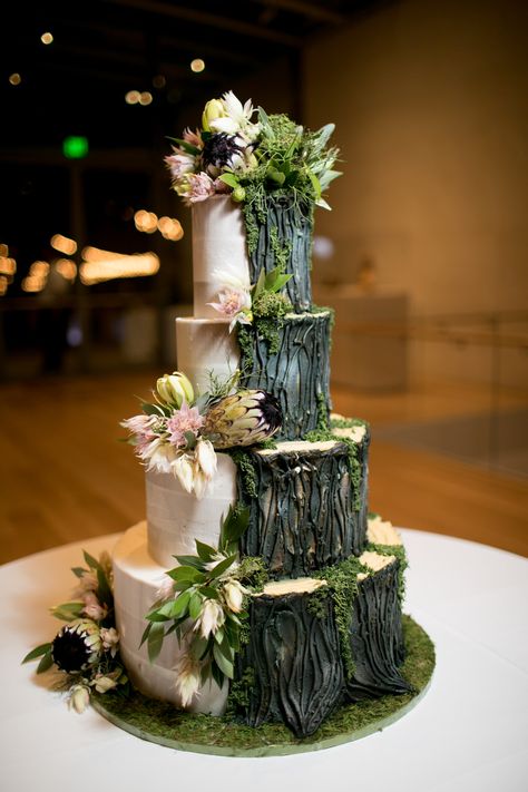 Tiered Cakes Designs, Earthy Wedding Cake Ideas, Enchanted Forest Quinceanera Cake Ideas, Fairy Country Wedding, Wedding Cake With Mushrooms, Woodsy Wedding Cake Ideas, Woodland Theme Wedding Cake, Fairy Wedding Cake Ideas, Banana Bread Wedding Cake