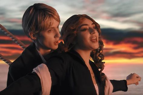 Charli XCX And Troye Sivan Just Released A Music Video That Is The Greatest Homage The '90s Boiler Room, Nickelodeon Cartoons, Latest Music Videos, Atlantic Records, Troye Sivan, Radio City, Madison Square Garden, Charli Xcx, Wedding Songs