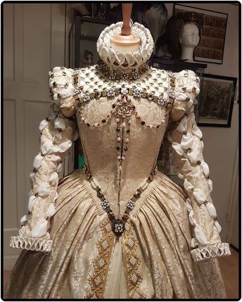 Elizabeth Of Austria, Elizabethan Gown, Elizabethan Dress, Elizabethan Costume, Elizabethan Fashion, Tudor Dress, Historical Gowns, Tudor Costumes, Gown Pattern