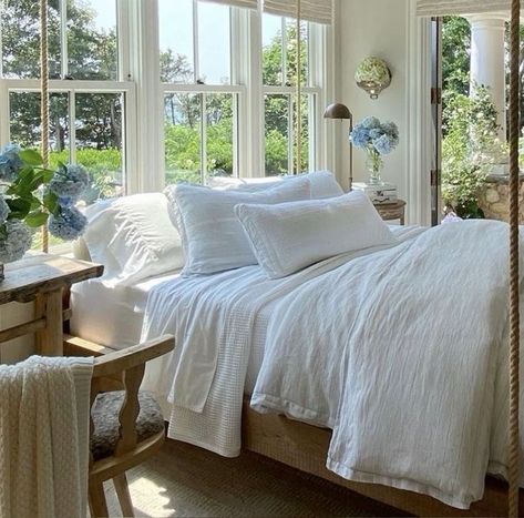 Nancy Meyers Aesthetic Bedroom, Bedroom With Lots Of Windows, Nancy Meyers Bedroom, Cottage Bedrooms, Nancy Meyers, Up House, House Room, Bedroom Aesthetic, Dream Decor