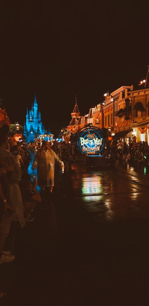 Disney World Halloween Wallpaper, Disney World Halloween Aesthetic, Boo To You Disney, Disney World Fall, Disney Therapy, Disney World Parade, Paris Halloween, Fall Disney, Disney World Aesthetic