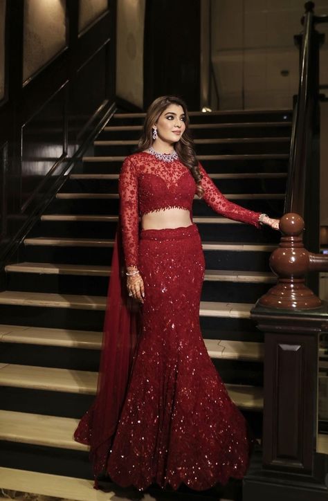 Red Lehenga For Bridesmaid, Christmas Outfit Ideas For Women Indian, Red Lehenga For Engagement, Unique Engagement Dress For Bride Indian, Reception Lehenga For Bride, Indian Wedding Reception Gowns, Reception Dress Bride Indian, Reception Dress Bride, Red Long Gown