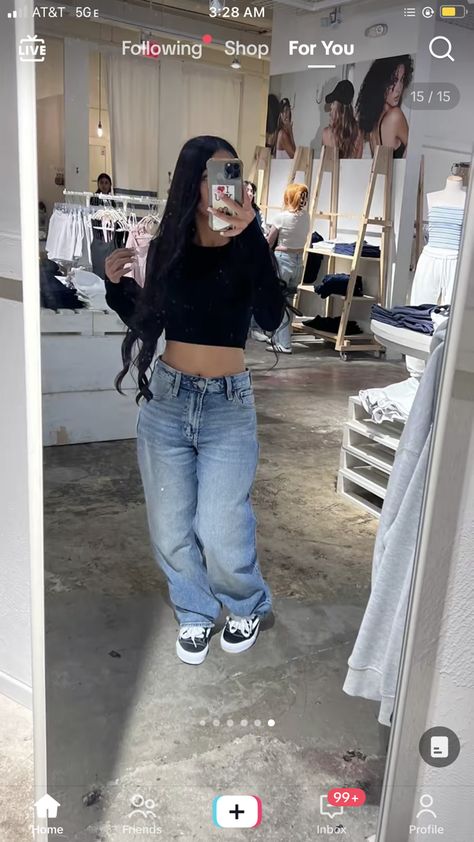 Outfit Inspo Blue Baggy Jeans, Fall Outfit Inspo Baggy Jeans, Latina Baggy Outfits, Baggy Latina Outfits, Latina Outfits School Baggy, Flair Jeans Outfit, Dunks Outfit, Cute Highschool Outfits, Latina Outfit