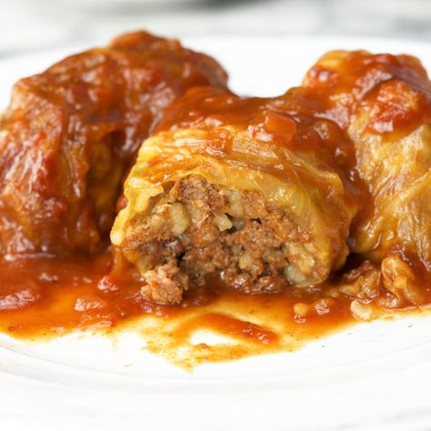 Hungarian Stuffed Cabbage, Stuffed Cabbage Recipe, Easy Stuffed Cabbage, Jewish Foods, Stuffed Cabbage Rolls, Jewish Cuisine, Shabbat Dinner, Jewish Celebrations, Cabbage Rolls Recipe