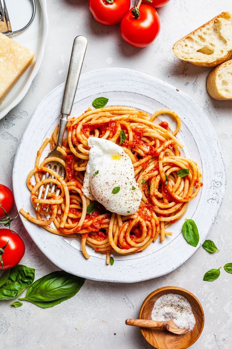 Italian Pasta Photography, Pasta Photography Food Styling Ideas, Pasta Flatlay, Pasta Food Styling, Pasta Photoshoot, Spaghetti Photography, Food Photography Pasta, Pasta Food Photography, Pasta Photography