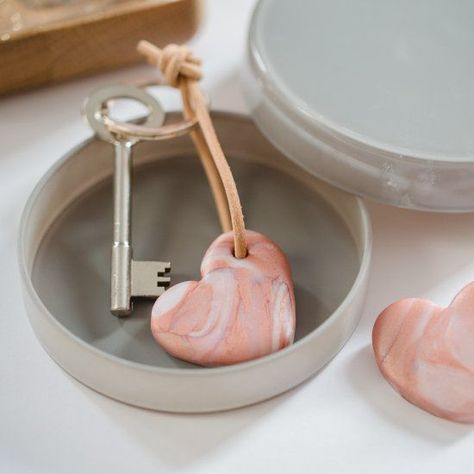 marbled polymer clay heart keychain | Craft Gawker | Bloglovin’ Polymer Clay Heart Keychain, Key Chains Clay, Clay Mothers Day Gifts, Fimo Keychain, Clay Key Chains, Clay Key Ring, Polymer Keychain, Polymer Clay Keyring, Polymer Clay Keychains