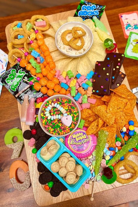 90s Themed Sleepover, 90s Snacks, 90s Party Ideas, 90s Food, 30th Bday Party, Bachelorette Theme, 2000s Party, 90s Theme Party, Lots Of Food