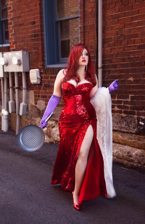 Jessica Rabbit Cosplay : Sarah Moon looks absolutely stunning cosplaying as the sexy Jessica Rabbit from Who Framed Roger Rabbit... ""I'm not bad, I'm just drawn that way" ~SarahMoon xoxo" Jessica Rabbit Makeup, Jessica Rabbit Halloween, Jessica Rabbit Cosplay, Jessica Rabbit Costume, Halloween Costumes Plus Size, Rabbit Cosplay, Sarah Moon, Plus Size Costume, Bunny Outfit