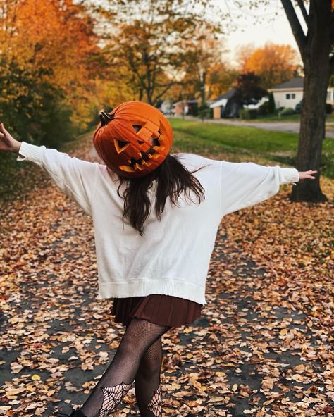 Pumpkin Head Photoshoot Faces, Pumpkin Helmet Photoshoot, People Wearing Pumpkins On Head, Jack O Lantern Head Photoshoot, Pumpkin Head Photoshoot Single, Pumpkin On Head Photoshoot, Pumpkin Head Photoshoot Solo, Pumpkin Head Aesthetic, Pumpkin Head Pictures