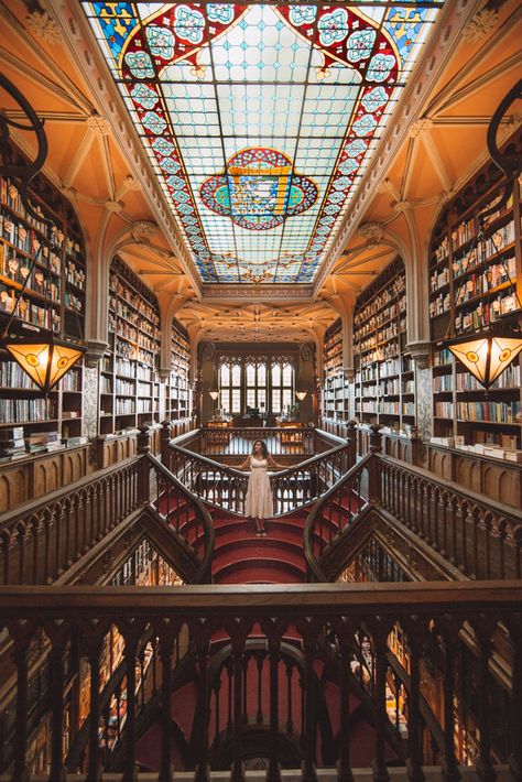 Porto Library, Portugal Library, Summer Trip Aesthetic, Vacay Aesthetic, Porto Travel Guide, Best Places In Portugal, Things To Do In Porto, Livraria Lello, Porto Travel