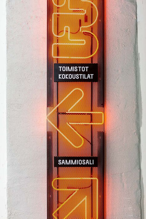 Creative Wayfinding Design, Futuristic Signage, Creative Signage Design, Creative Wayfinding, Neon Branding, Creative Signage, Brand Interior, Bar Branding, Neon Signage