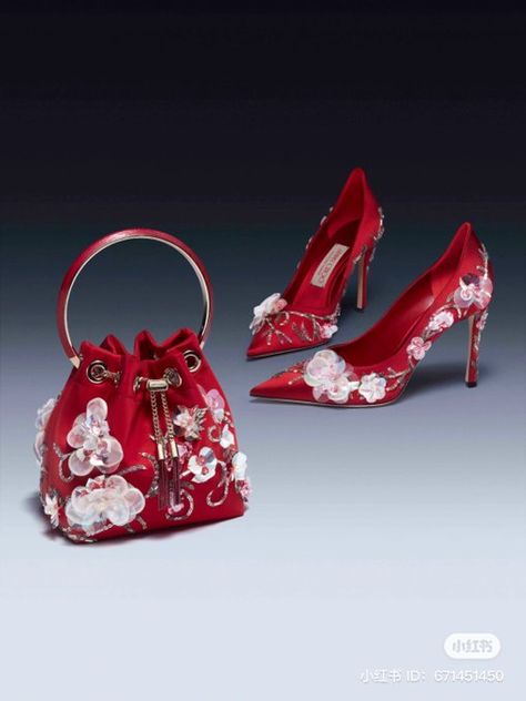 ꨄ on X: "les ateliers vermont "the flower series" by jimmy choo ✿ https://t.co/gT4dIx0cYK" / X Cute Luggage, Spring Heels, Diy Bag Designs, Cinderella Shoes, White Wedding Shoes, Jimmy Choo Heels, Stunning Shoes, Diy Tote Bag, Handbag Heaven