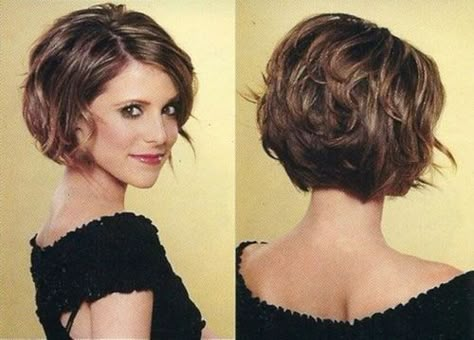 12 Feminine Short Hairstyles for Wavy Hair: Easy Everyday Hair Styles 2015 | Styles Weekly Short Stacked Bob Hairstyles, Stacked Bob Hairstyles, Bob Haircut Curly, Thick Wavy Hair, Stacked Bob Haircut, Chin Length Hair, Haircuts For Wavy Hair, Penteado Cabelo Curto, Short Hairstyle