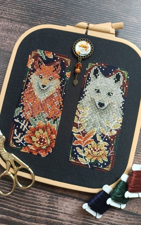 Useful Cross Stitch Gifts, Cross Stitch Square, Lucky Cat Cross Stitch, Cross Stitch People Pattern Free, League Of Legends Cross Stitch, Cross Stitch On Clothes, Fox Pixel Art, Cute Cross Stitch Patterns, Llama Cross Stitch