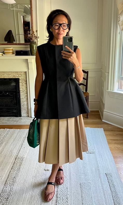 What I'm Wearing: August 2023 - by Irene Kim (김애린) Sewing Dress, Effortlessly Chic Outfits, Looks Style, Office Fashion, Office Outfits, Elegant Outfit, Look Fashion, Chic Outfits, Stylish Outfits