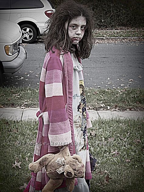 Girl Zombie Costume, Scary Kids Costumes, Zombie Costume Kids, Zombie Ideas, Zombie Crawl, Zombie Princess, Holloween Costumes, Halloween Customs, Zombie Kid