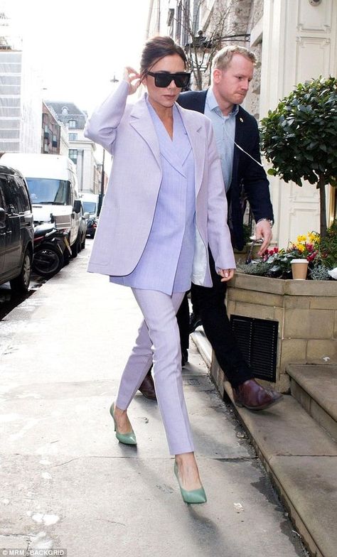 How to Colour Coordinate Your Outfits | melaniegigante Lilac Shoes Outfit, Mint Green Heels, Combo Outfits, Mint Heels, Ladies Trouser Suits, Lilac Colour, Victoria Beckham Outfits, Summer Palette, Victoria Beckham Style