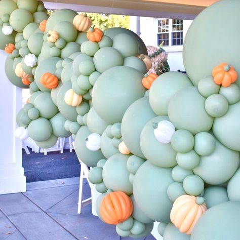 Pick Your Own • Pumpkin Patch This garland added the perfect autumn flair to Harvest Fest @theunionleague The best part? These pumpkins… | Instagram Fall Pumpkin Patch, Harvest Fest, Pop Custom, Party Pops, Custom Balloons, Baby Shower Pumpkin, Baby In Pumpkin, Balloon Garland, Fall Pumpkins