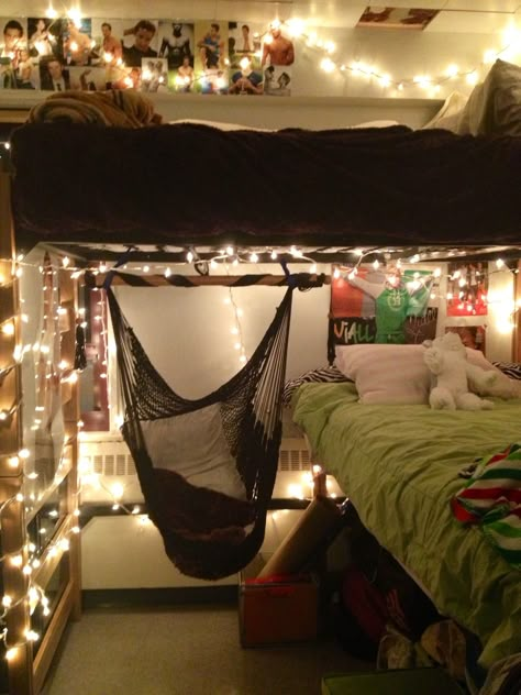 Oh my gosh why didnt we think of this!!! @Hayley Sheldon Sheldon Sheldon Sheldon Martin  Found it. We can stare at each other. Dorm Room Pictures, Cloud Room, Loft Bed Plans, Dorm Stuff, Diy Loft Bed, Dream Dorm, Dorm Sweet Dorm, Dorm Inspiration, Cool Dorm Rooms