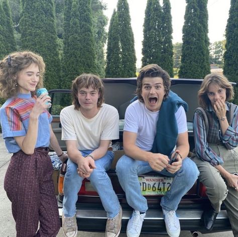 b 24 on Twitter: "MY PEOPLE 😭🫶🏻… " Jonathan And Nancy, Stranger Things Bts, Joe Kerry, Charlie Heaton, Natalia Dyer, Stranger Things Kids, Stranger Things Steve, Stranger Things Actors, Stranger Things Have Happened