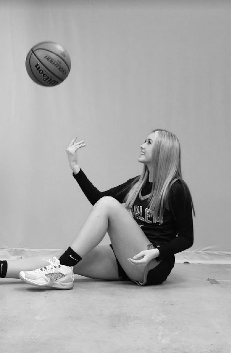 Basketball Individual Pictures, Basketball Poses For Pictures Women, Basketball Pics Ideas, Basketball Pictures Poses Two People, Girls Basketball Media Day Ideas, Women’s Basketball Media Day Poses, Senior Banner Ideas Basketball, Basketball Cheer Senior Pictures, Basketball Photoshoot Ideas Women