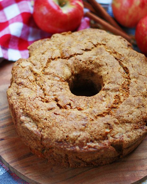 Mamaw's Old Fashioned Fresh Apple Cake - southern discourse Apple Nut Cake Recipe, Apple Cake Recipe Easy, Southern Discourse, Tube Cake, Moist Apple Cake, Wacky Cake, Apple Cakes, Apple Bundt Cake, Fresh Apple Cake