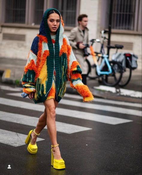 Street Style Photography, Street Style Inspiration, High Fashion Street Style, Look Plus, Looks Style, Elie Saab, Jil Sander, Look Cool, Diane Von Furstenberg