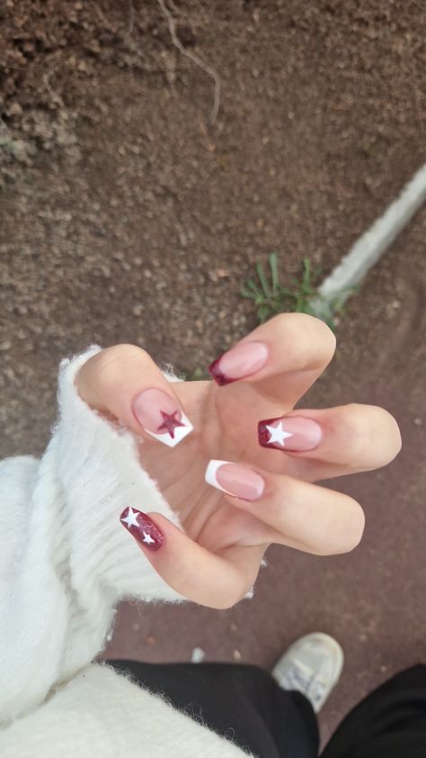 Cute Designs On White Nails, Easy Cute Designs For Nails, Acrylic French Nails Ideas, Cute Nail Inspo Colorful, Nail Ideas Acrylic Stars, Easy Paint Nails, Pretty And Simple Nails, Season Transition Nails, Cute 2024 Nails