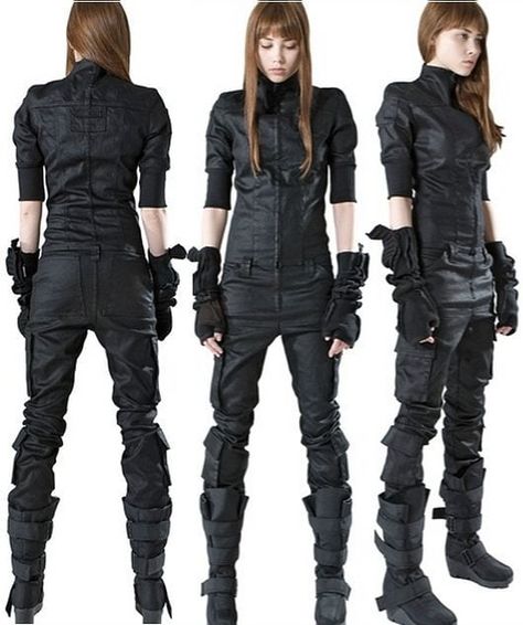 Techwear cyberpunk upper class.  There @demobaza clothing is fabulously awesome. It might be pricey but I am sure you get top of the line… Techwear Cyberpunk, Cyberpunk Clothes, Apocalyptic Fashion, Black Clothes, Cyberpunk Fashion, Black Outfits, Futuristic Fashion, Fantasy Clothing, Fantasy Fashion