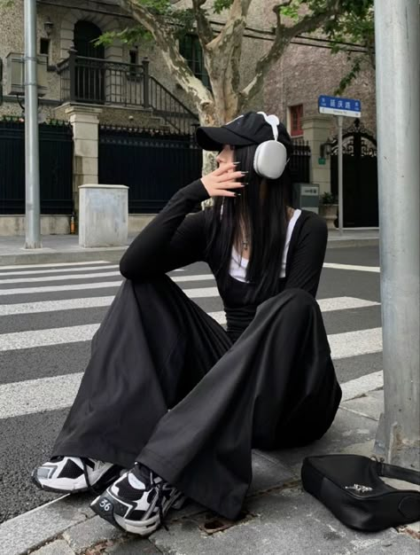 Headphones Outfit, Acubi Style, Acubi Fashion, Coffee Fashion, Swaggy Outfits, Goth Outfits, 가을 패션, Fashion Korean, Korean Street Fashion