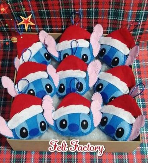 Character Ornaments Diy, Disney Christmas Crafts, Diy Christmas Yard Decorations, Stitch Christmas Tree, Disney Christmas Decorations, Disney Diy Crafts, Disney Christmas Ornaments, Felt Crafts Patterns, Crochet Xmas