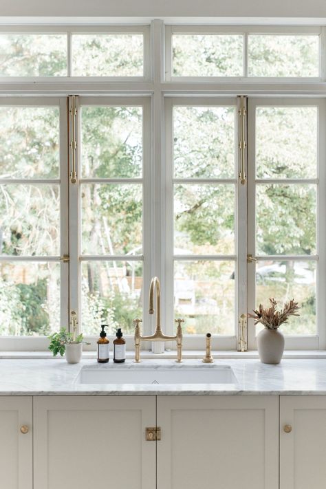 Remodelista Greatest Hits 2021: Kitchen of the Week: Sunshine and Storage Aplenty in a Tiny Vancouver Remodel - Remodelista Gillian Stevens, Custom Floating Shelves, Kitchen Farmhouse, Kitchen Redo, Kitchen Reno, Decoration Inspiration, Kitchen Window, Counter Tops, Décor Diy