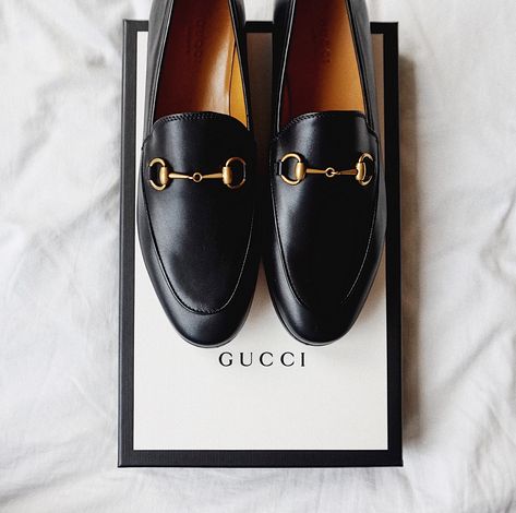 Gucci Jordaans flatlay unboxing Newin guccigang Fashion Photography Inspiration, Product Shots, Photography Inspiration, The Things, Fashion Shoes, Fashion Photography, Loafers, Ballet, Ootd