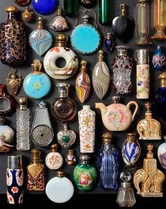 Beautiful Perfume Bottle, Diy Costume, Antique Perfume Bottles, Beautiful Perfume, Antique Perfume, Antique Bottles, Vintage Bottles, Old Bottles, Scent Bottle